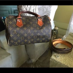 Vintage Authentic LOUIS VUITTON Speedy 25 Bag